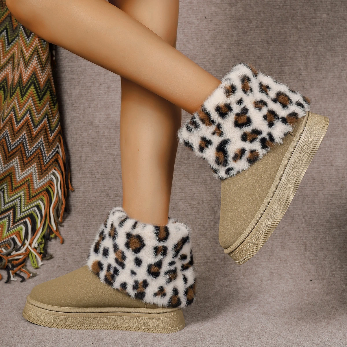 2024 gros épais Goth mode fourrure neige bottes daim en peluche chaud à semelles épaisses plate-forme bottines pour femmes hiver